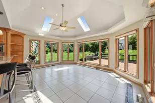 313 Trinity Ln, Oak Brook, IL 60523 - Photo 10