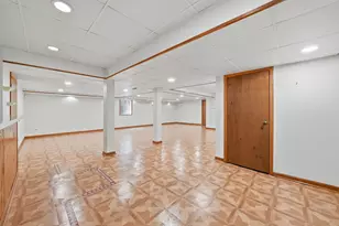 313 Trinity Ln, Oak Brook, IL 60523 - Photo 40