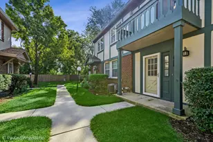 111 Lindenwood Ct, Vernon Hills, IL 60061 - Photo 1