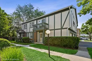 111 Lindenwood Ct, Vernon Hills, IL 60061 - Photo 2