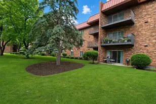 1041 W Ogden Ave, Naperville, IL 60563 - Photo 6