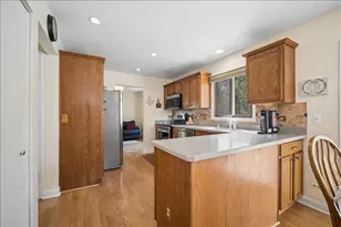 504 Carriage Hill Rd, Island Lake, IL 60042 - Photo 8
