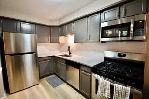 1106 E Jefferson St, Bloomington, IL 61701 - Photo 10