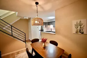 1106 E Jefferson St, Bloomington, IL 61701 - Photo 12