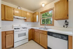 1730 Deer Run Dr, Montgomery, IL 60538 - Photo 6