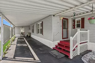 818 Oakbrook Dr, Crystal Lake, IL 60014 - Photo 2