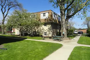 9907 W 58th St, Countryside, IL 60525 - Photo 2