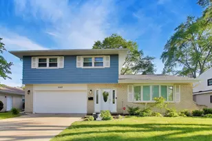2003 E Lillian Ln, Arlington Heights, IL 60004 - Photo 1