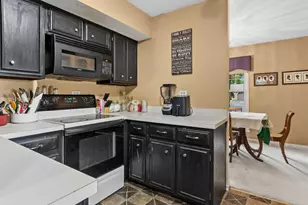 1321 Carol Ln, Naperville, IL 60565 - Photo 6