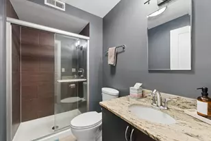 3033 N Sheridan Rd, Chicago, IL 60657 - Photo 8