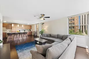3033 N Sheridan Rd, Chicago, IL 60657 - Photo 2