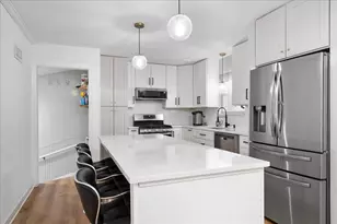 3011 W Jarvis Ave, Chicago, IL 60645 - Photo 8