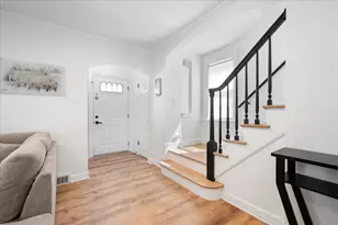 3011 W Jarvis Ave, Chicago, IL 60645 - Photo 2
