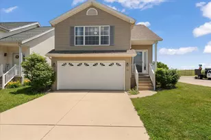 36 Andy Ct, Bloomington, IL 61704 - Photo 2