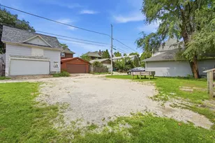 307 Wilcox St, Joliet, IL 60435 - Photo 40