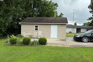 78 Academy St, Eldorado, IL 62930 - Photo 16