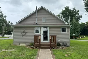 78 Academy St, Eldorado, IL 62930 - Photo 2