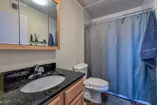 3930 N Pine Grove Ave, Chicago, IL 60613 - Photo 8