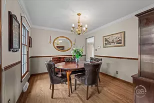 916 Britta Ln, Batavia, IL 60510 - Photo 2