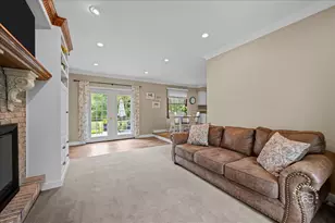 916 Britta Ln, Batavia, IL 60510 - Photo 10
