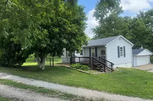 1208 SW 3rd Ave, Aledo, IL 61231 - Photo 2