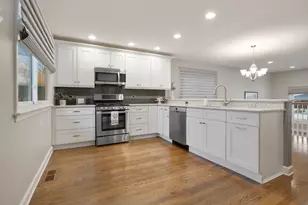 1811 Azalea Ln, Mount Prospect, IL 60056 - Photo 10