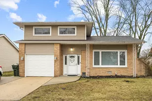 1811 Azalea Ln, Mount Prospect, IL 60056 - Photo 1