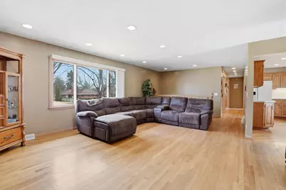 130 N Horner Lane, Mount Prospect, IL 60056 - Photo 4
