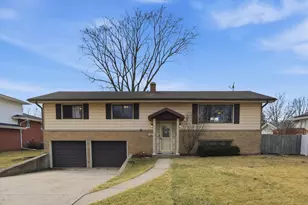 130 N Horner Ln, Mount Prospect, IL 60056 - Photo 1