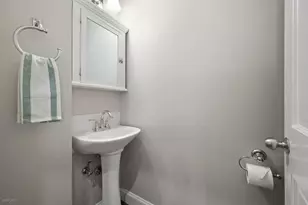 2820 N Greenview St, Chicago, IL 60657 - Photo 10