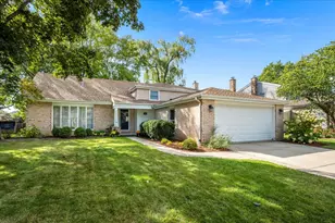 1145 Weeping Willow Ln, Libertyville, IL 60048 - Photo 1