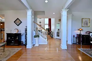 10 Sequoia Ct, Streamwood, IL 60107 - Photo 2