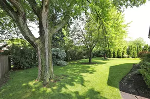 1324 Chartwell Rd, Schaumburg, IL 60195 - Photo 30