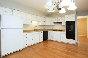 1324 Chartwell Rd, Schaumburg, IL 60195 - Photo 12