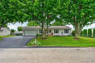 225 Cloud Mist Dr, Capron, IL 61012 - Photo 2