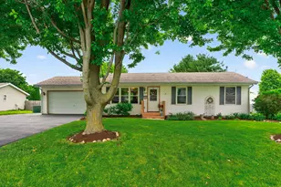 225 Cloud Mist Dr, Capron, IL 61012 - Photo 4