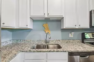 1946 W Patterson Ave, Chicago, IL 60613 - Photo 10