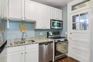 1946 W Patterson Ave, Chicago, IL 60613 - Photo 8
