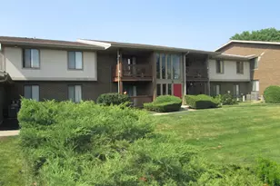 800 Brook Dr, Streamwood, IL 60107 - Photo 1