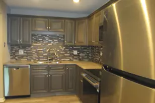 800 Brook Dr, Streamwood, IL 60107 - Photo 8