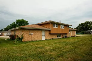 10459 S 81st Ave, Palos Hills, IL 60465 - Photo 2