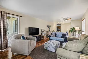 107 Winchester Dr, Streamwood, IL 60107 - Photo 2