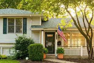 556 Jefferson St, Hinsdale, IL 60521 - Photo 1