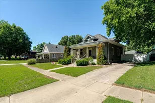 304 S Monroe St, Mackinaw, IL 61755 - Photo 2