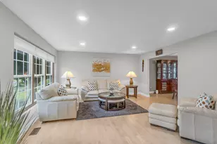76 Foxboro Ln, Gurnee, IL 60031 - Photo 4