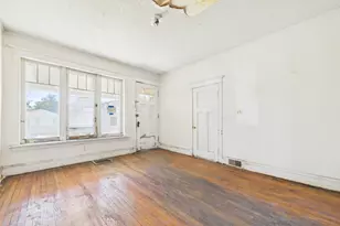 7955 S Ridgeland Ave, Chicago, IL 60617 - Photo 4