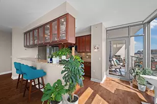 100 E 14th St, Chicago, IL 60605 - Photo 8