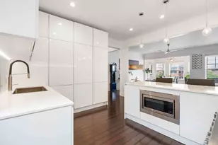 556 W Roscoe St, Chicago, IL 60657 - Photo 12
