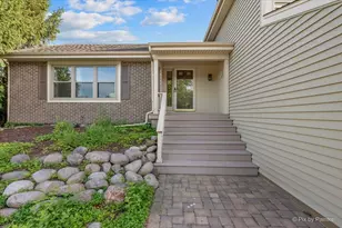 579 Crimson Dr, Crystal Lake, IL 60014 - Photo 4