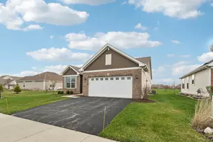 1053 Honey Locust Dr, Crystal Lake, IL 60012 - Photo 2